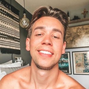 Meet your Posher, Dennis